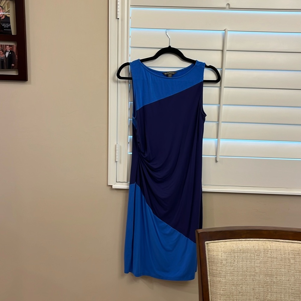 LAST DAY. Exquisite Tommy Bahama dress size medium. Navy and dark turquoise.